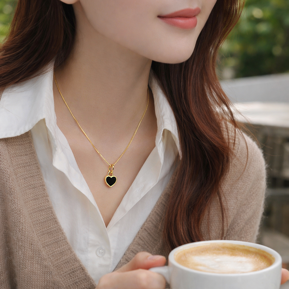 Black And White Double-sided Love Necklace Women's High-end Design Elegant Clavicle Chain